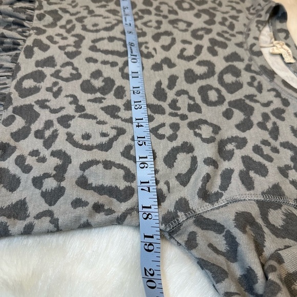 Mystree grey leopard print cropped long sleeve super soft shirt oversized small - Picture 5 of 9